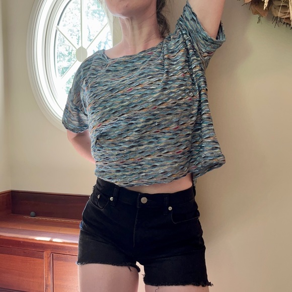 Free People Women’s Size Medium Rainbow Wave Blue Green Boxy Cropped Tee Blouse - Picture 4 of 8